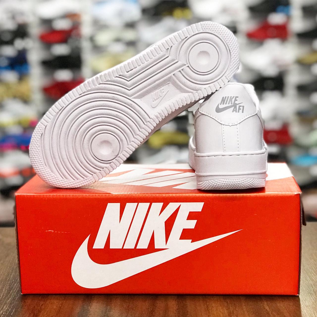 NIKE AIR FORCE 1