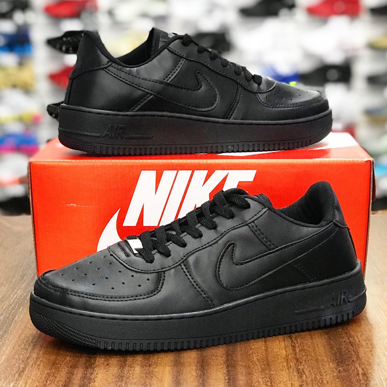 NIKE AIR FORCE 1