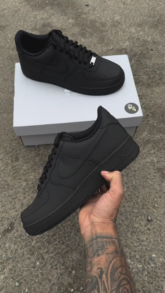 NIKE AIR FORCE 1